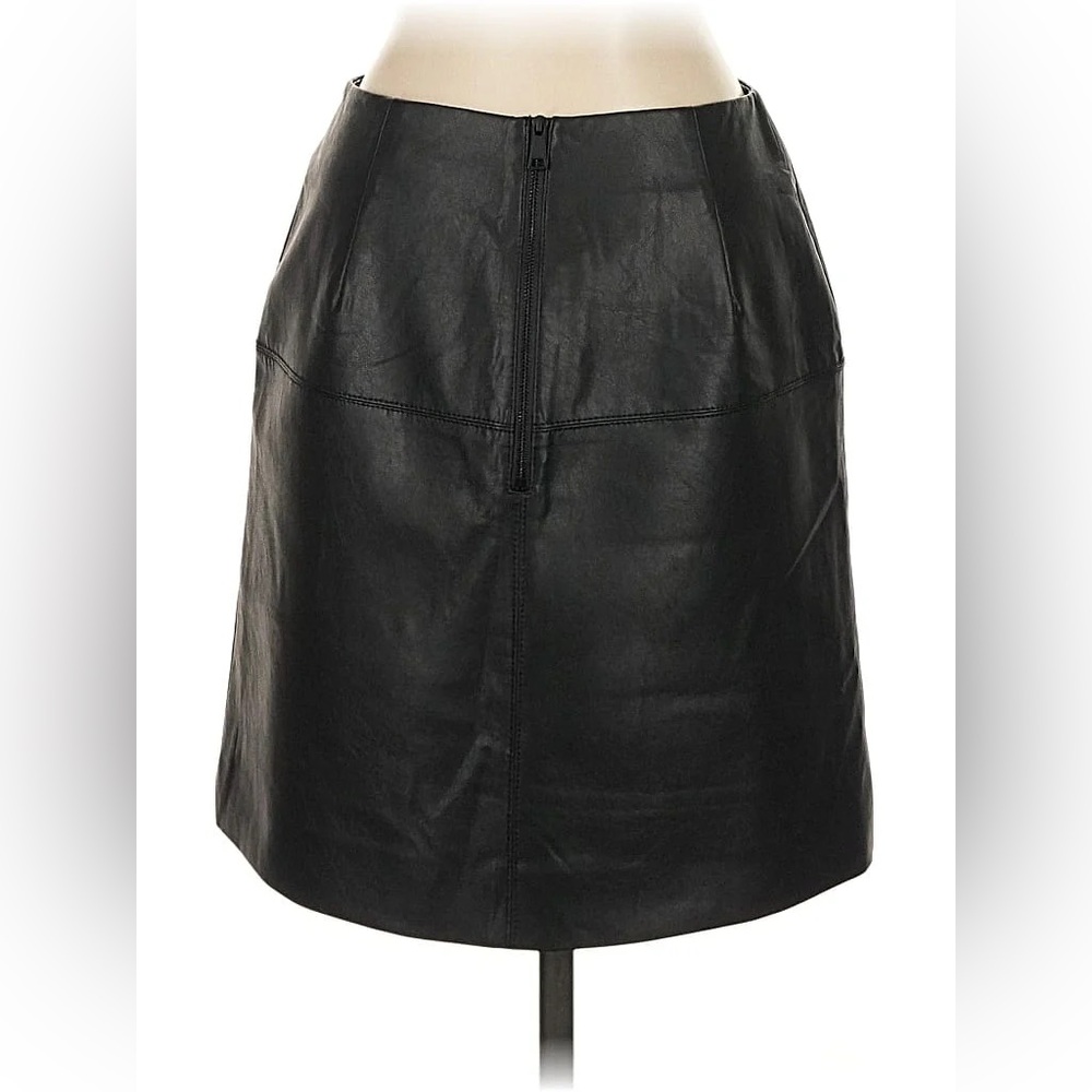 🔥Ted Baker London 🔥Size 4 (1)Faux leather skirt/tag included🖤